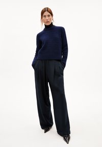 ARMEDANGELS FABIOLAA - Strickpullover - deep sea blue
