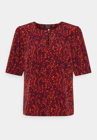 Bedruckte Bluse mit rundem Ausschnitt, kurzen Puffärmeln und einem rot-orangefarbenen Blumenmuster auf schwarzem Hintergrund.