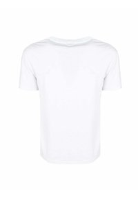 Camiseta de algodón blanca con escote redondo, mangas cortas y dobladillo recto. Textura suave, sin patrones visibles ni detalles de herrajes.