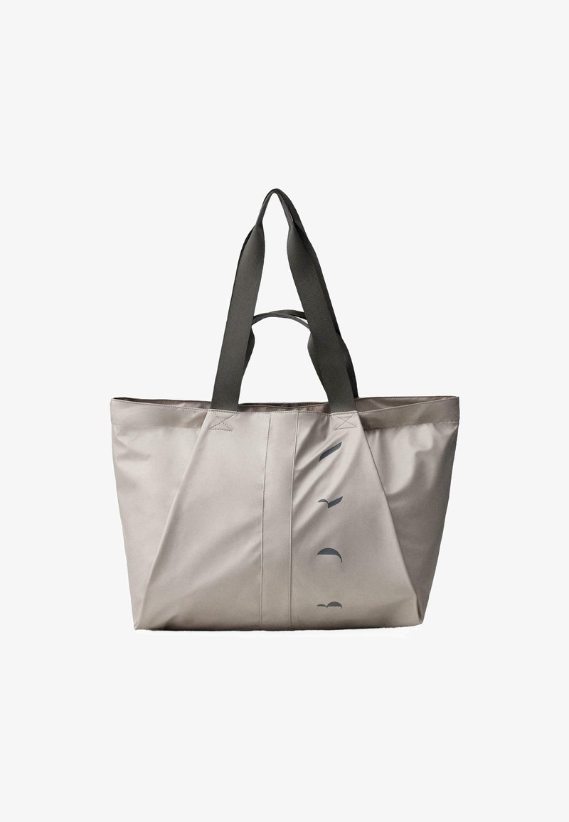 Svijetlosiva torba za nošenje s dva tamnosiva držača i suptilnim vertikalnim crnim dizajnom sprijeda, fotografirana na bijeloj pozadini.