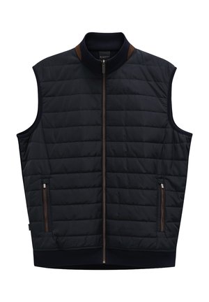 Gilet trapuntato blu navy con colletto alto; presenta dettagli marroni, una cerniera frontale e tasche laterali. Realizzato in un tessuto liscio e resistente all'acqua.