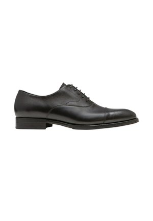 Chaussure Oxford en cuir noir avec laçage fermé, bout droit, talon bas et finition lisse et polie, vue de côté extérieur.