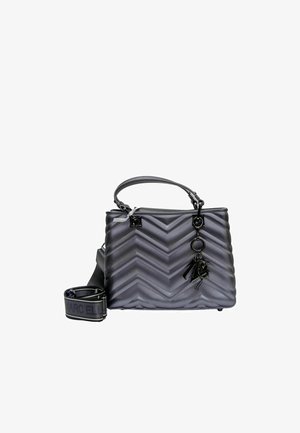 Borsa trapuntata nera con motivo a chevron, manico superiore, tracolla rimovibile e ciondoli a forma di chiave. Presenta una texture liscia e lucida.