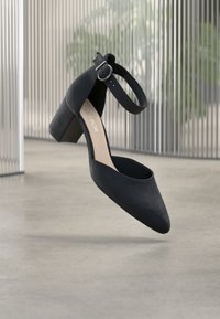 Δεν επιλέχθηκε, black