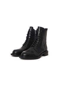 Bottes courtes à lacets en cuir texturé noir avec fermeture éclair latérale et petit talon carré, conçues pour allier style et fonctionnalité.