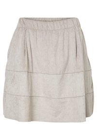 Falda beige clara hecha de ante sintético texturizado, con un diseño plisado y una cinturilla elástica. Tres detalles de costura horizontal.