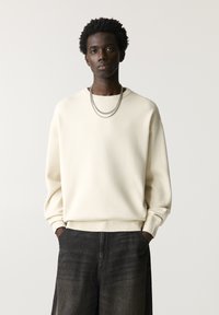 PULL&BEAR Pulover - white