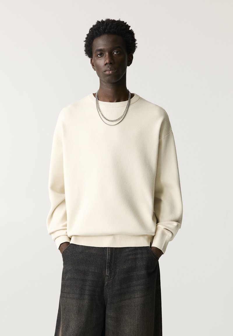 PULL&BEAR Pulover - white