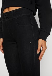 Guess Vaqueros pitillo - black denim