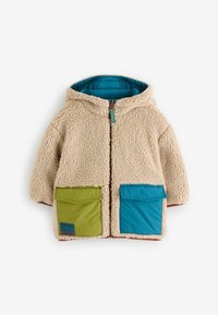 Chaqueta con capucha de forro polar en beige con bolsillos verdes y azules. Presenta un exterior texturizado, capucha forrada en contraste y una cremallera duradera.