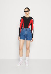 Tommy Jeans MOM - Denim shorts - denim medium