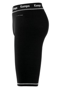 Schwarze Sportshorts mit elastischem Bund und dem "Kempa"-Logo, aus feuchtigkeitsableitendem Material hergestellt, mit enganliegendem Design und glatter Textur.