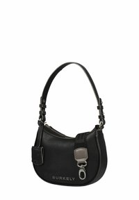 Borsa a spalla in pelle nera con silhouette curvata, finitura testurizzata, tracolla regolabile, chiusura con zip e dettagli in metallo.
