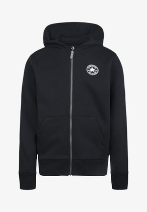 Melnā kapuce ar rāvējslēdzēju, izgatavota no mīksta auduma, ar priekšējo kabatu un apaļu logotipu uz kreisā krūškurvja. Aprīkota ar regulējamu kapuci.