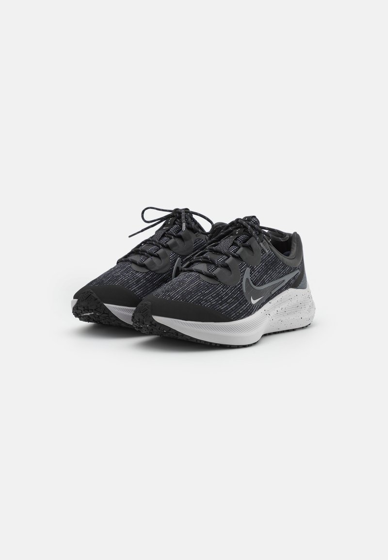Herren Laufschuhe | Nike Performance ZOOM WINFLO 8 SHIELD Laufschuh Neutral black/iron grey/metallic silver/thunder blue/light s Herren Laufschuhe | Nike Performance ZOOM WINFLO 8 SHIELD Laufschuh Neutral black/iron grey/metallic silver/thunder blue/light s