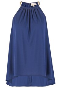 Bezramenný modrý top s halter krkem vyrobený z hladkého materiálu, s nařaseným výstřihem a zlatými doplňky na rameni. Design s vysokým a nízkým lemem.