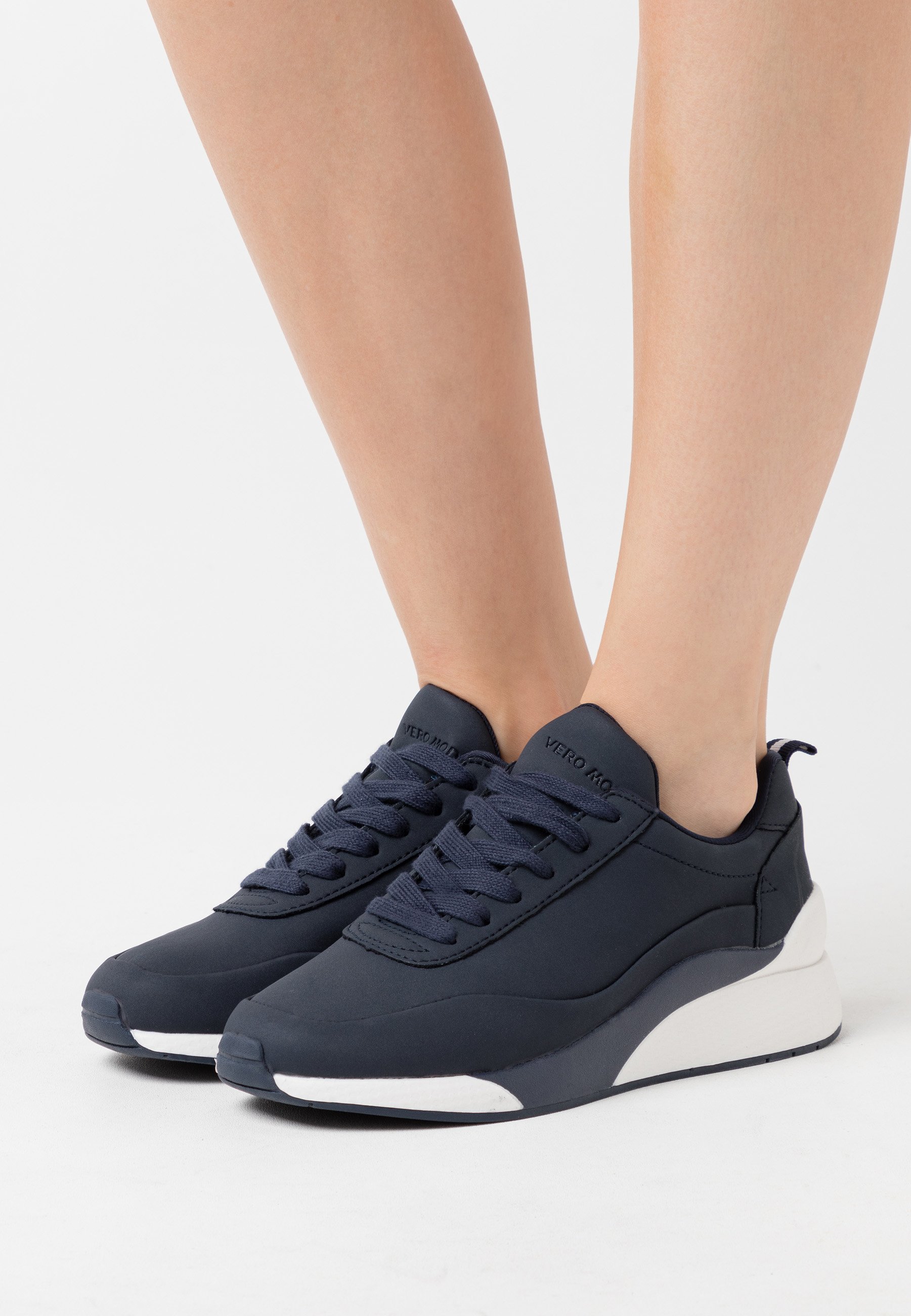 nike wide fit trainers uk