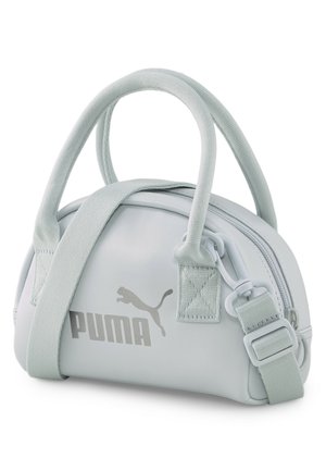 Kleine lichtgrijze Puma-handtas met dubbele handvatten, verstelbare schouderriem en ritssluiting.