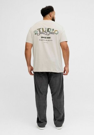 - T-shirt z nadrukiem