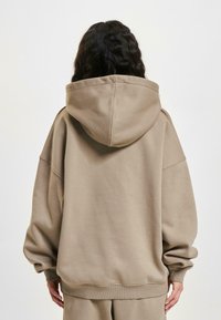 DEF Mikina s kapucí - brown washed