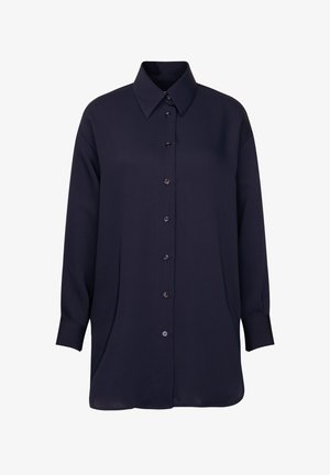 Mørkeblå langærmet skjorte lavet af blødt stof, med spidse kraver, frontlukning med knapper og løs pasform med afrundet bund.