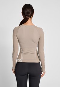 Hummel CHRISTEL SEAMLESS - Langærmet T-shirt - chateau gray driftwood melange