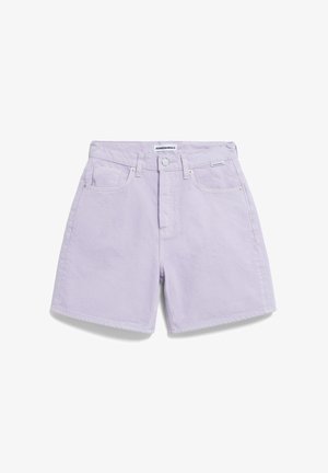 Shorts in denim lilla con taglio dritto, dotati di tasche anteriori, chiusura con bottone e dettagli di cucitura discreti.