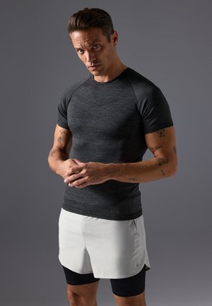 - T-shirt basic