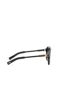 Lunettes de soleil Chopard noires et dorées avec des montures rectangulaires, charnières visibles et marquage sur les branches et les tempes, vues de côté.