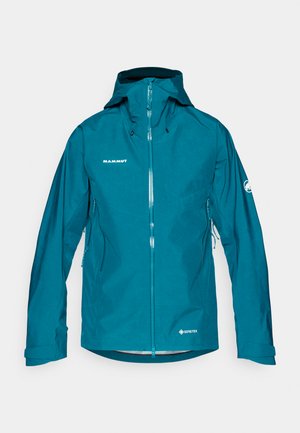 Zielona kurtka Gore-Tex z zamkiem z przodu, regulowanym kapturem i kieszeniami bocznymi. Posiada logo na klatce piersiowej i rękawie. Gładka struktura.
