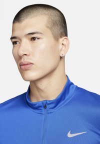 Nike Performance PACER TOP - Langarmshirt - game royal