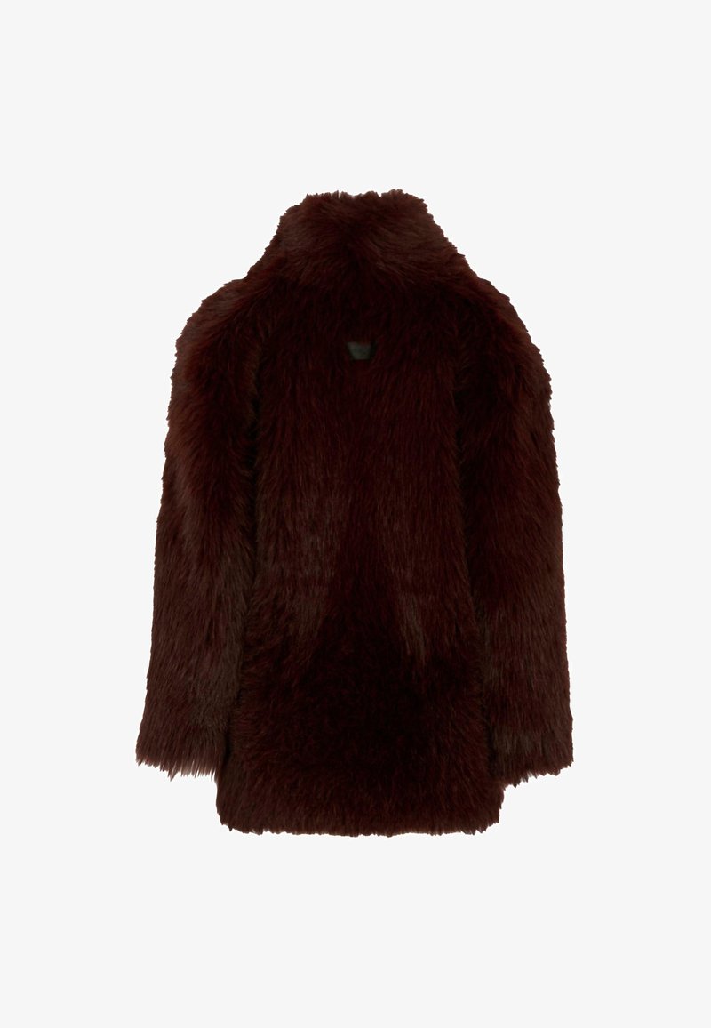 Giacca in pelliccia sintetica di un profondo bordeaux, con colletto alto, maniche lunghe e una vestibilità rilassata. Tessuto morbido con un aspetto shaggy.