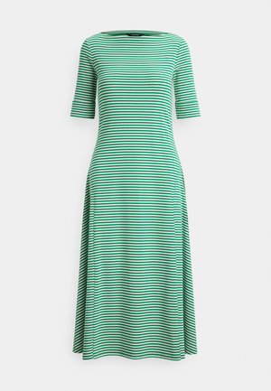 Midi-jurk met groene en witte horizontale strepen, ellebooglange mouwen en een ronde halslijn.