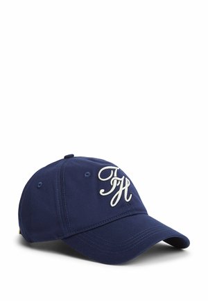 Cappellino da baseball blu navy con iniziali ricamate in corsivo bianco "TH" sul davanti, design a sei pannelli e visiera curva.