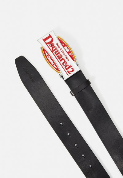Must musträb, millel on suur, värvikas metallist pandla "Dsquared2" logoga ja punaste aktsentidega. Sile tekstuur ja mitmed reguleeritavad augud.