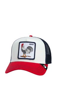 Biała czapka trucker z czerwoną daszkiem, z haftowaną kwadratową naszywką z kogutem i słowem "COCK" nad nią. Granatowa siateczkowa tył.