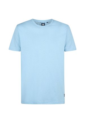 T-shirt bleu clair à manches courtes en tissu doux, avec un col rond et une coupe droite. Comprend une petite étiquette de logo sur l'ourlet inférieur.