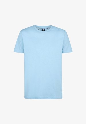 T-shirt bleu clair à manches courtes en tissu doux, avec un col rond et une coupe droite. Comprend une petite étiquette de logo sur l'ourlet inférieur.