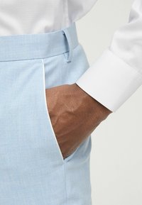 Next SKINNY FIT DRAINPIPE - Anzughose - light blue