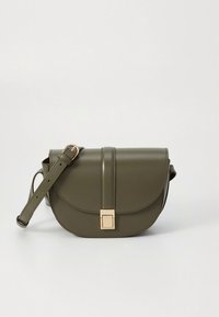 Olívazöld keresztpántos táska sima műbőrből, ívelt fedéllel, arany színű záróelemmel és állítható pánttal.