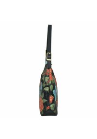 Zwarte leren schoudertas met bloemenpatronen in rood, blauw en groen. Verstelbare schouderriem en hardware in goudkleur. Slanke, gestructureerde vorm.
