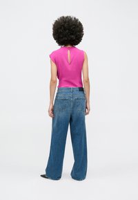 7 for all mankind SLOUCHY WIDE MANKIND - Džinsi ar platām starām - light blue