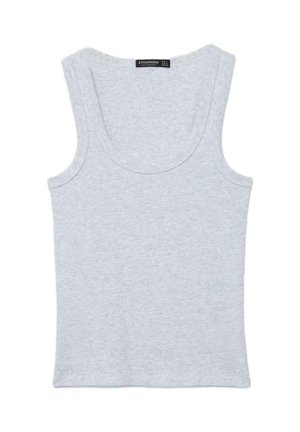 Débardeur gris clair côtelé sans manches avec encolure dégagée et étiquette de marque noire à l'intérieur du col à l'arrière.