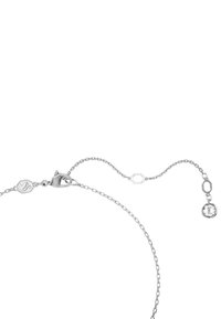 Collana in argento con chiusura a moschettone e un accento ottagonale. Presenta un pendente a cristallo rotondo trasparente su una breve catena di estensione.