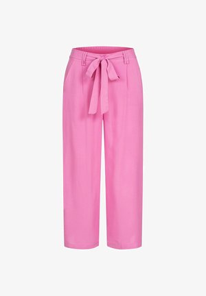 Pantaloni rosa a gamba larga con una texture liscia, caratterizzati da una vita annodata e pieghe sulla parte anteriore. Non sono visibili tasche nel design.