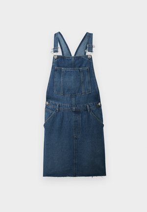 Denim overall obleka temno modre barve s kvadratno sprednjo žepom, nastavljivimi naramnicami in raztrganim robom. Ima stranske žepe in srebrne kovinske dele.