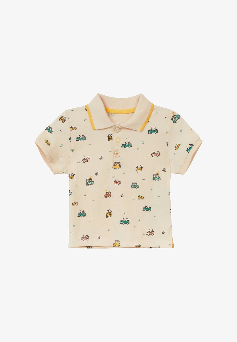 Polo shirt in lichtbeige met gele kraagaccent. Heeft een all-over patroon van kleurrijke auto's en grasachtige details. Gemaakt van katoen.