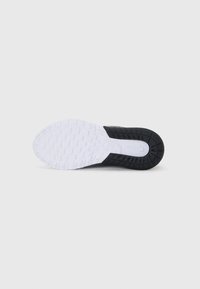 Sola de ténis em preto e branco, com borracha texturizada para melhor aderência, padrão de pisada e um design elegante com um acabamento liso.