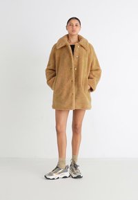 Steve Madden POSSESSIONE - Baskets basses - grey/gold