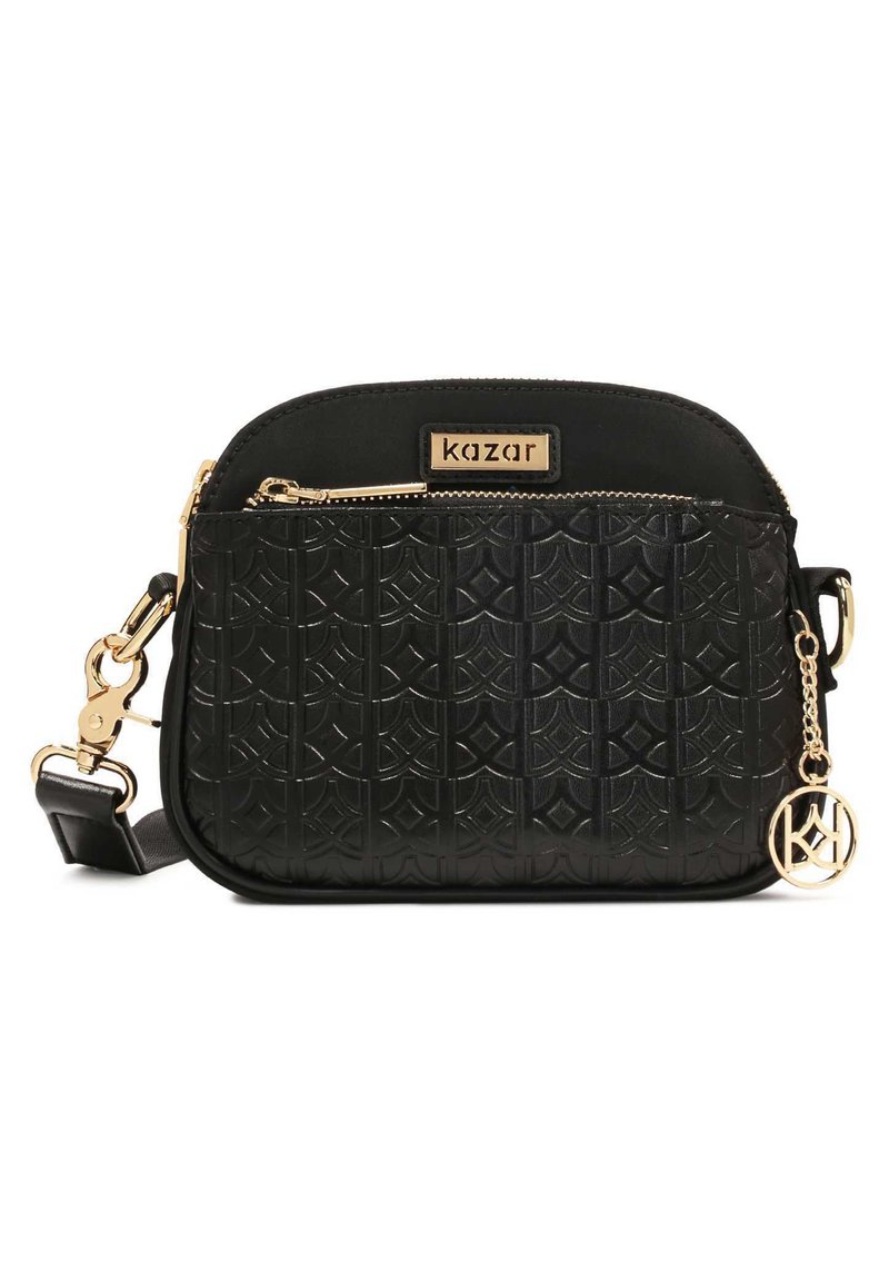 Borsa a tracolla nera con motivo geometrico embossato, hardware dorato, chiusura con zip e etichetta con logo. Include cinturino regolabile.